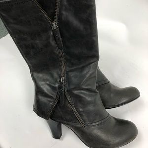 Mid calf black-grey boots